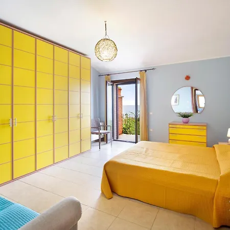 Pet Friendly In Calabro With Kitchen *