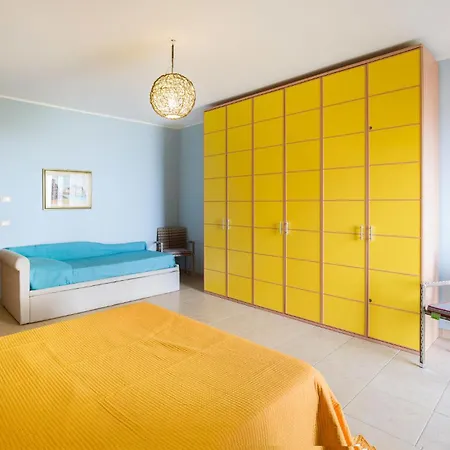 Pet Friendly In Calabro With Kitchen