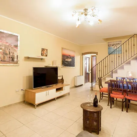 펜션 Pet Friendly In Calabro With Kitchen
