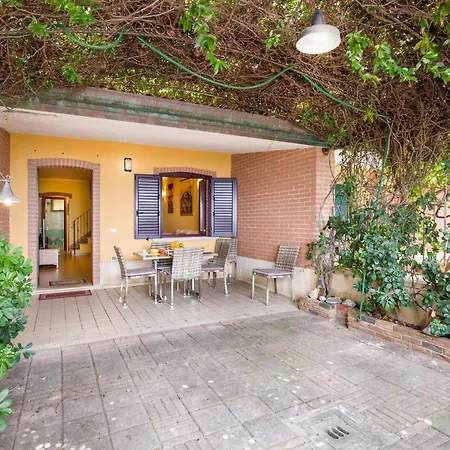 Pet Friendly In Calabro With Kitchen *