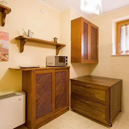 Pet Friendly In Calabro With Kitchen Holiday home *